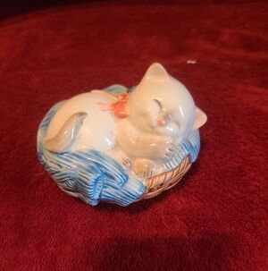Avon Vintage 1983 Ceramic Sachet Pomander Sleeping Siamese Cat Kitten In Basket